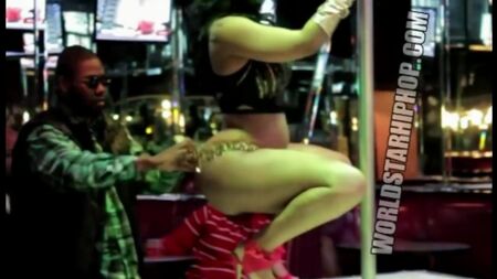 Стрип-клуб «Deelishis Big Booty» [Нецензурна версія]