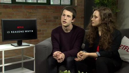 «13 причин чому»: інтерв’ю з Діланом Міннеттом та Кетрін Лангфорд про підліткову драму від Netflix — YouTube