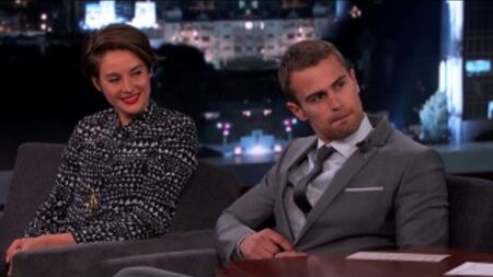 Шейлін Вудлі та Тео Джеймс у програмі «Jimmy Kimmel Live», ЧАСТИНА 1