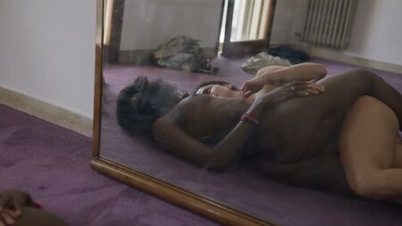 Аліса Брага, Фейт Алабі, Хлоя Севіньї — «Ми ті, хто ми є» (We Are Who We Are), 1 сезон, 5 серія