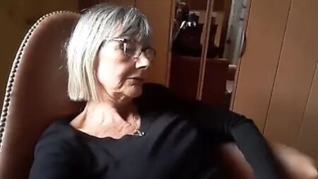 Мастурбація бабусі